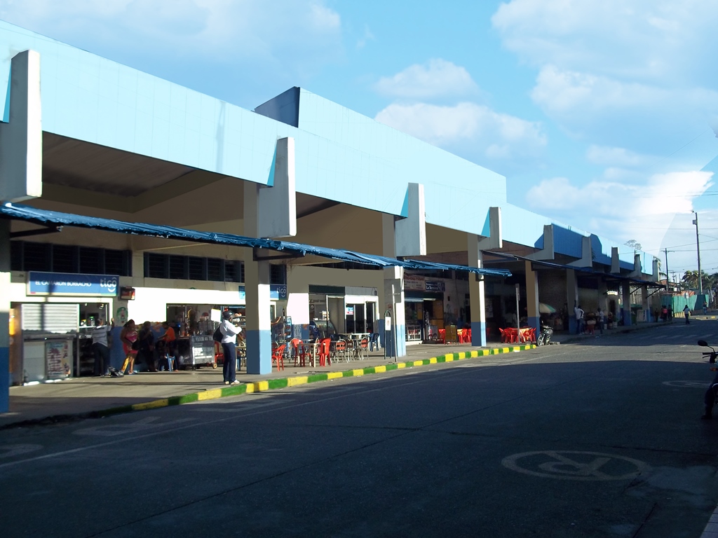 Terminal vista desde la avenida